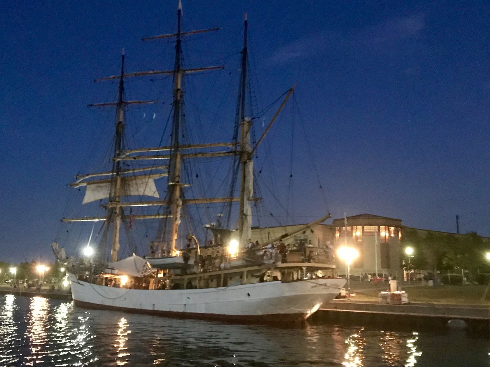 ship15.jfif
